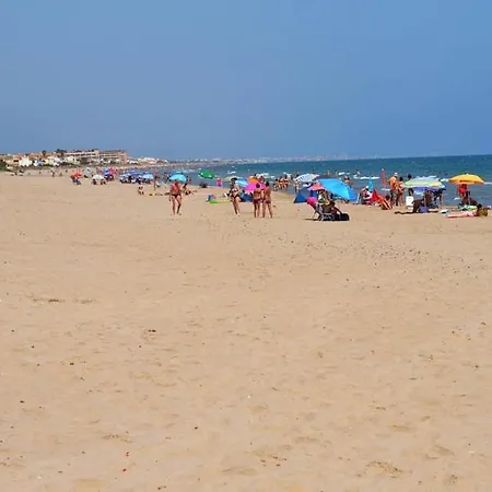 Adosado De 140m2 Con Terraza A 50 M De La Playa Vakantiehuis