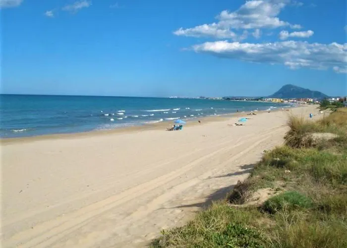 Будинок відпочинку Adosado De 140m2 Con Terraza A 50 M De La Playa Денія